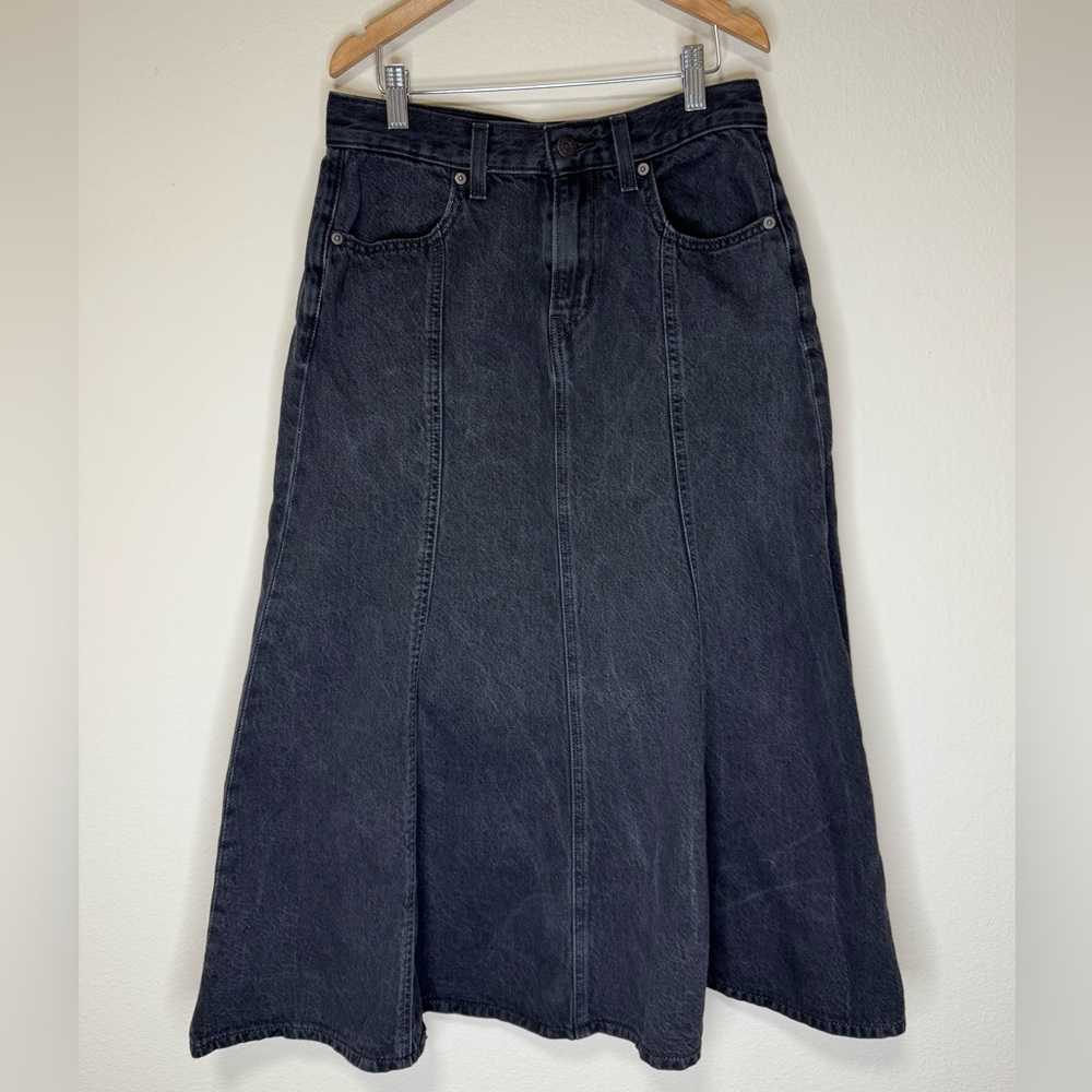 Levi’s Black Denim A-Line Midi Skirt W26